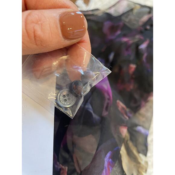 NWT $300 Equipment Boleyn 100% Silk Sheet Floral Button Front Blouse Small - Picture 6 of 13